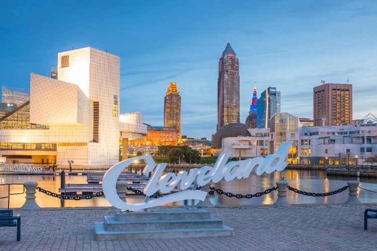 cleveland-sign-with-skyline